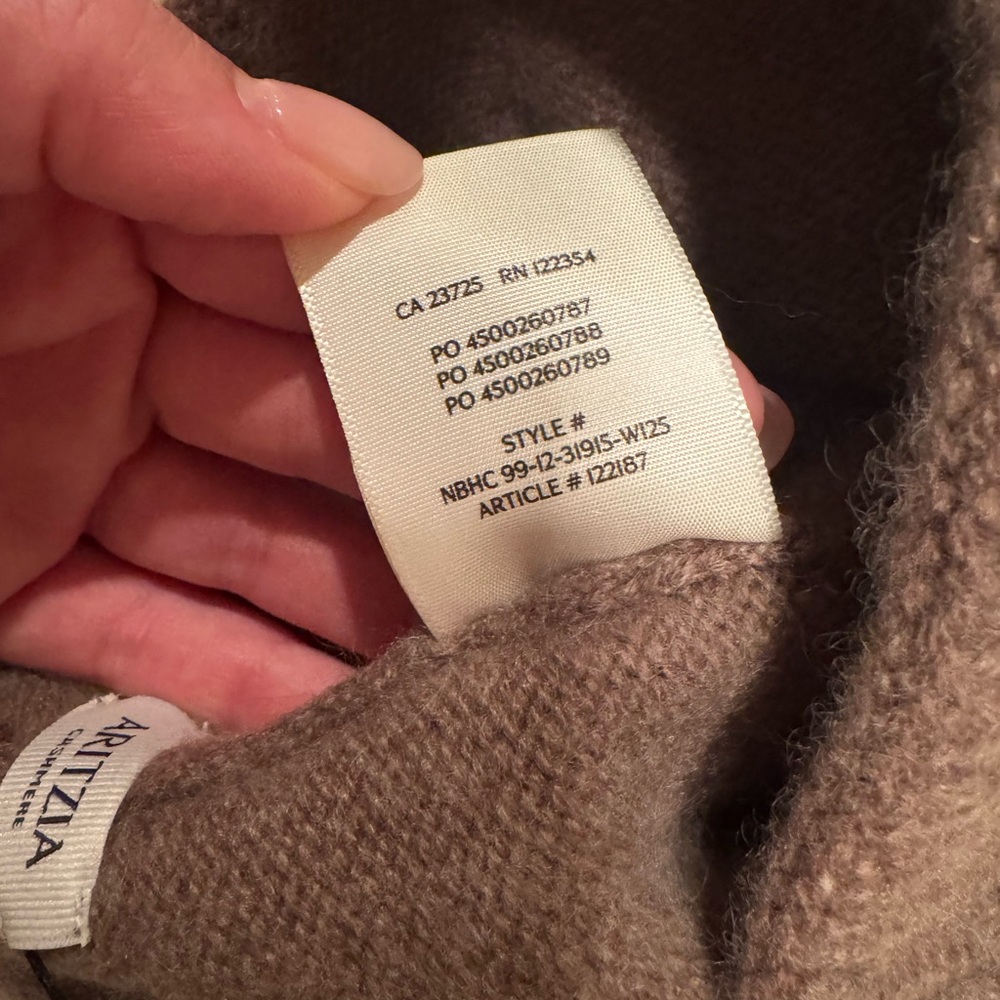 Aritzia 100% Cashmere Hat - Picture 9 of 9